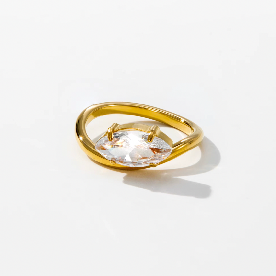 Lucia Ring